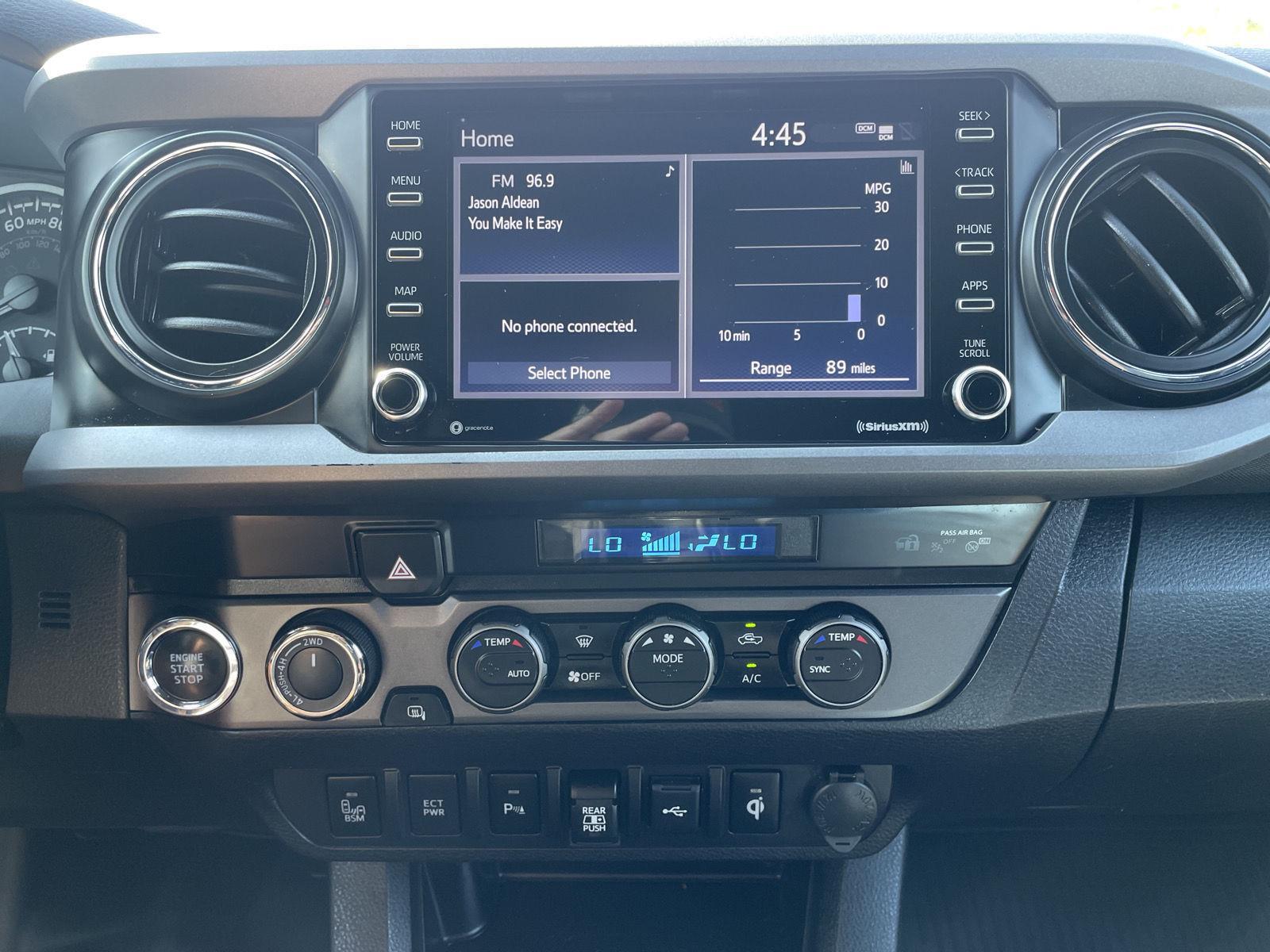 Vehicle photo 21