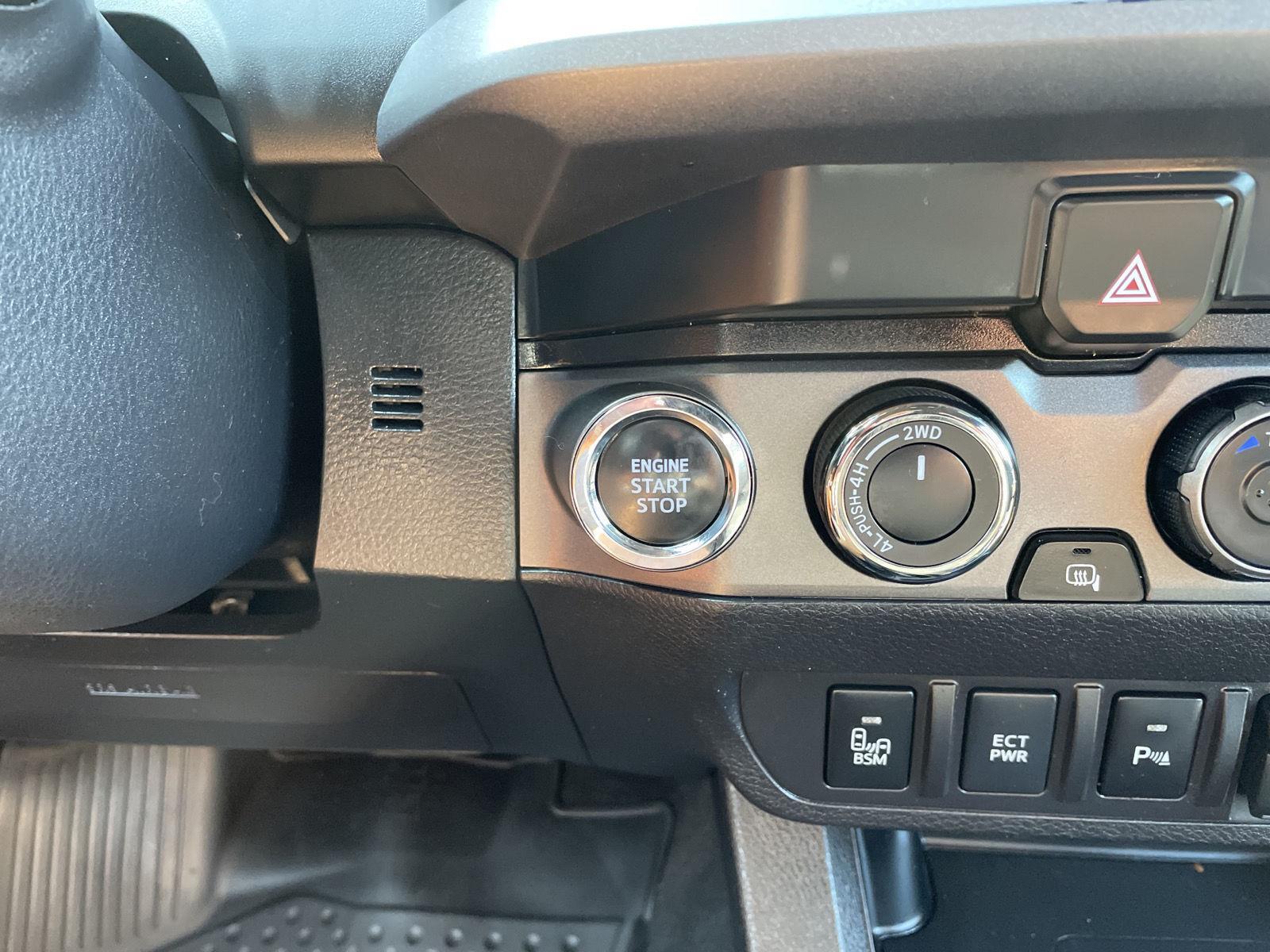 Vehicle photo 23