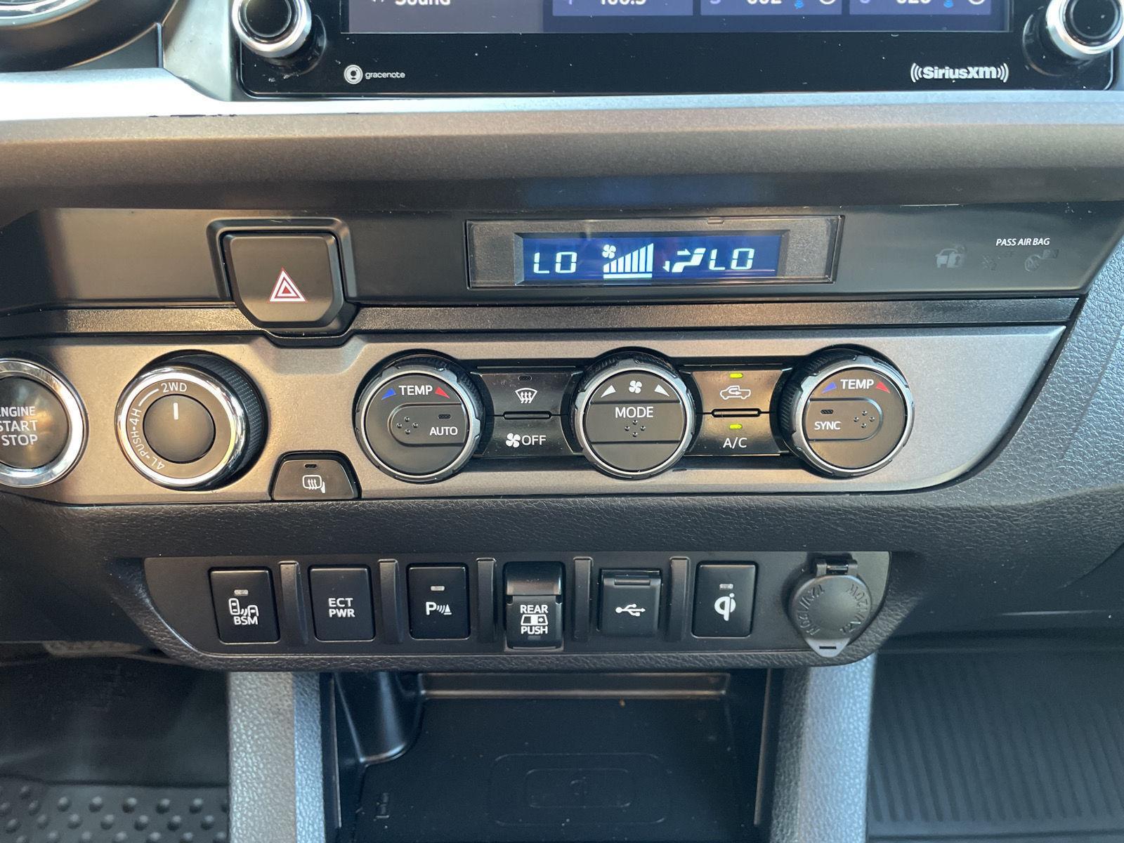 Vehicle photo 25