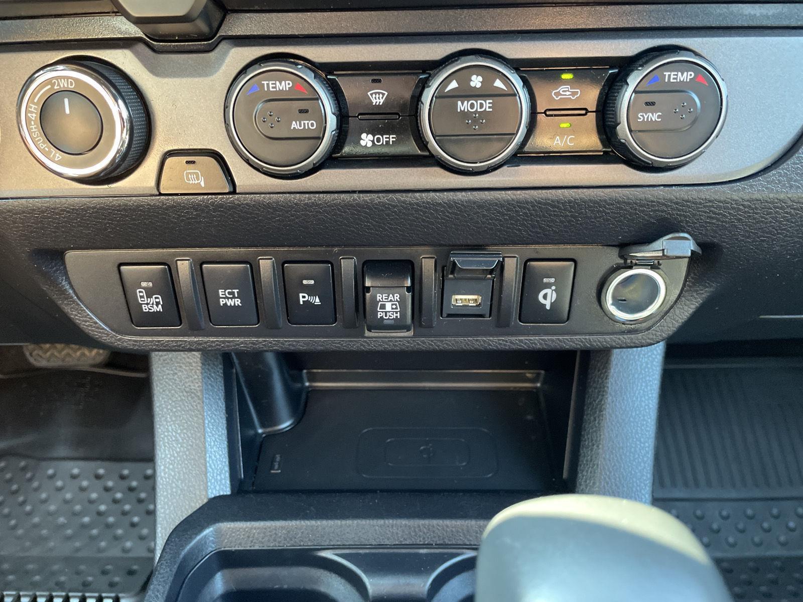 Vehicle photo 26