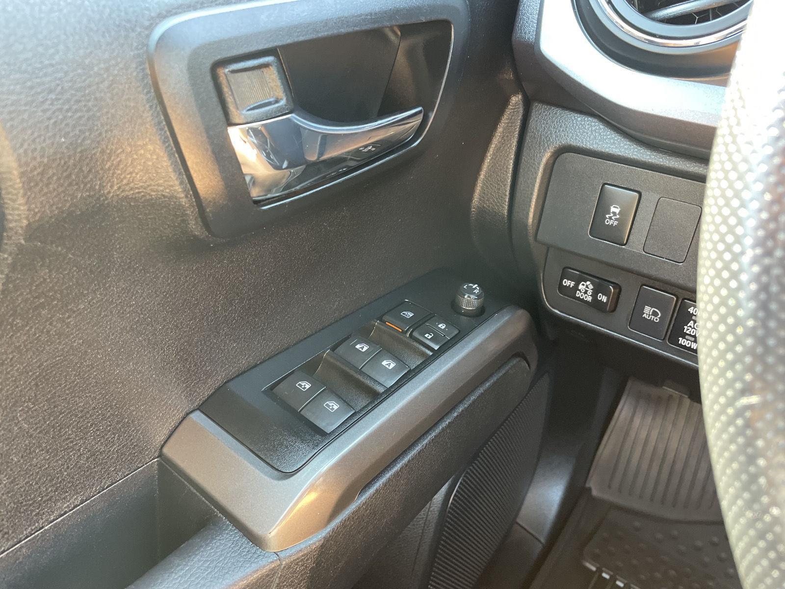 Vehicle photo 28