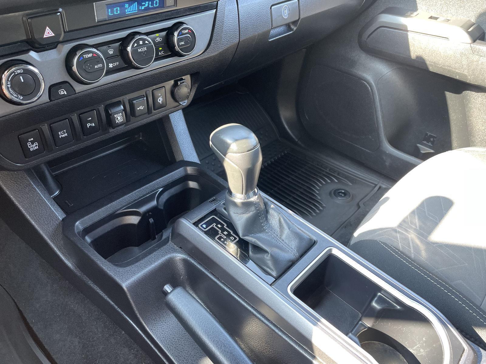 Vehicle photo 29