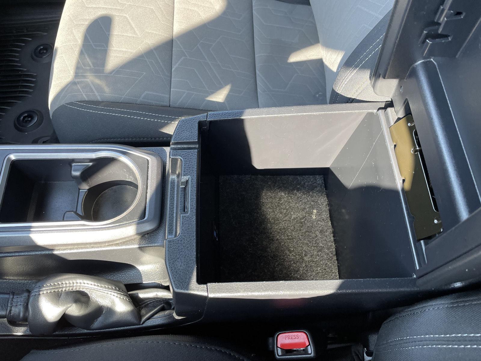 Vehicle photo 30