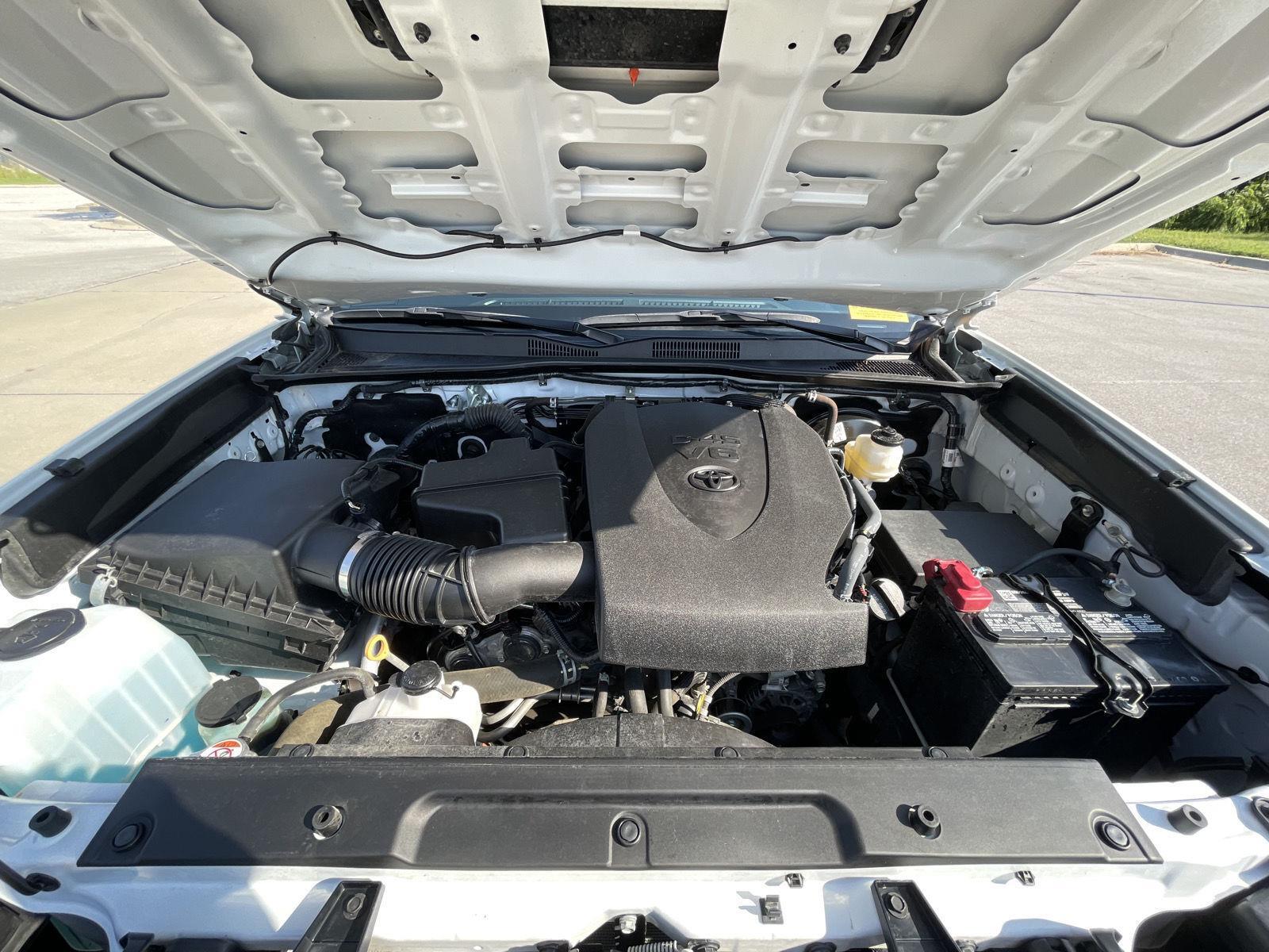 Vehicle photo 32