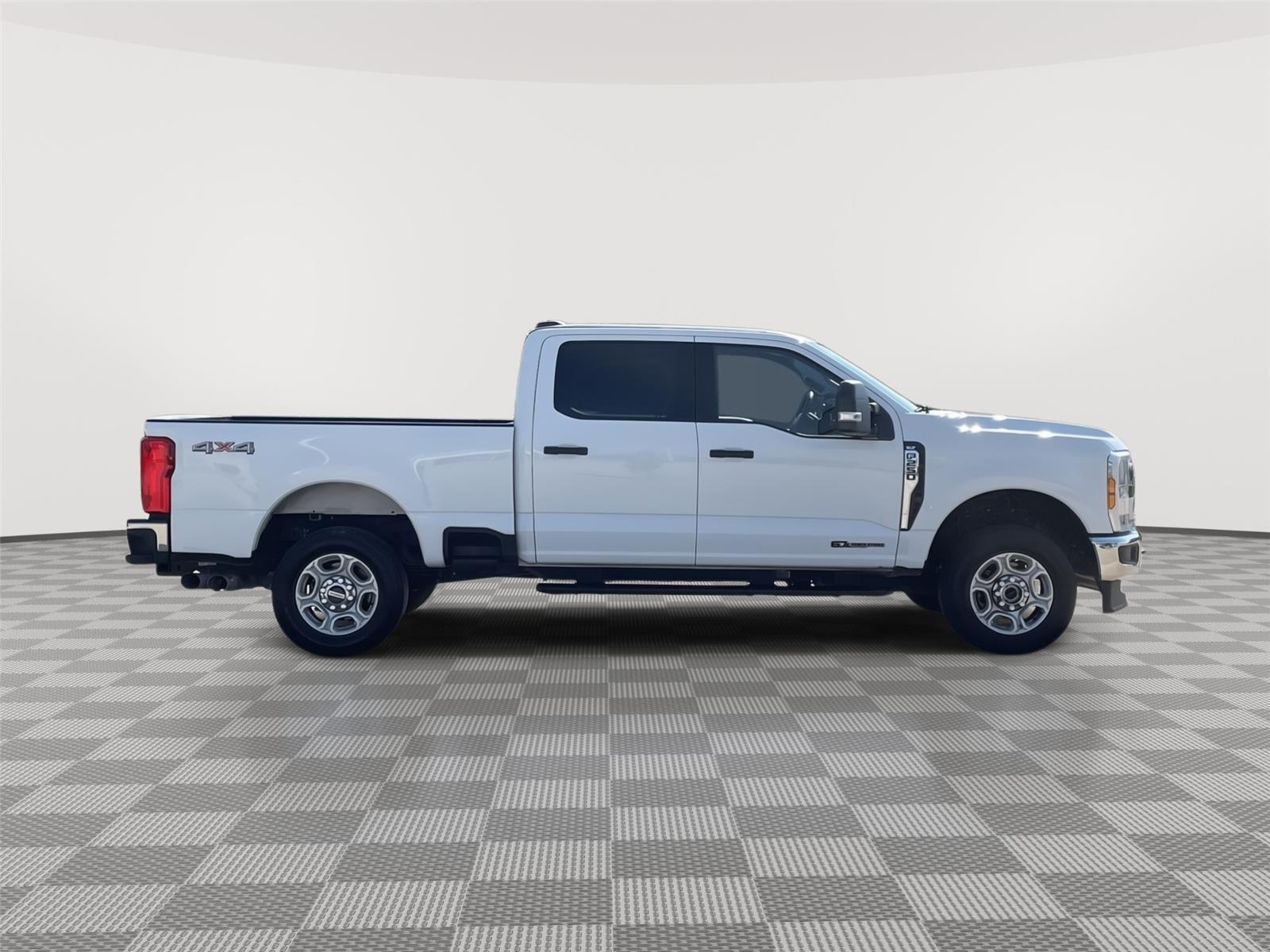 Vehicle photo 6