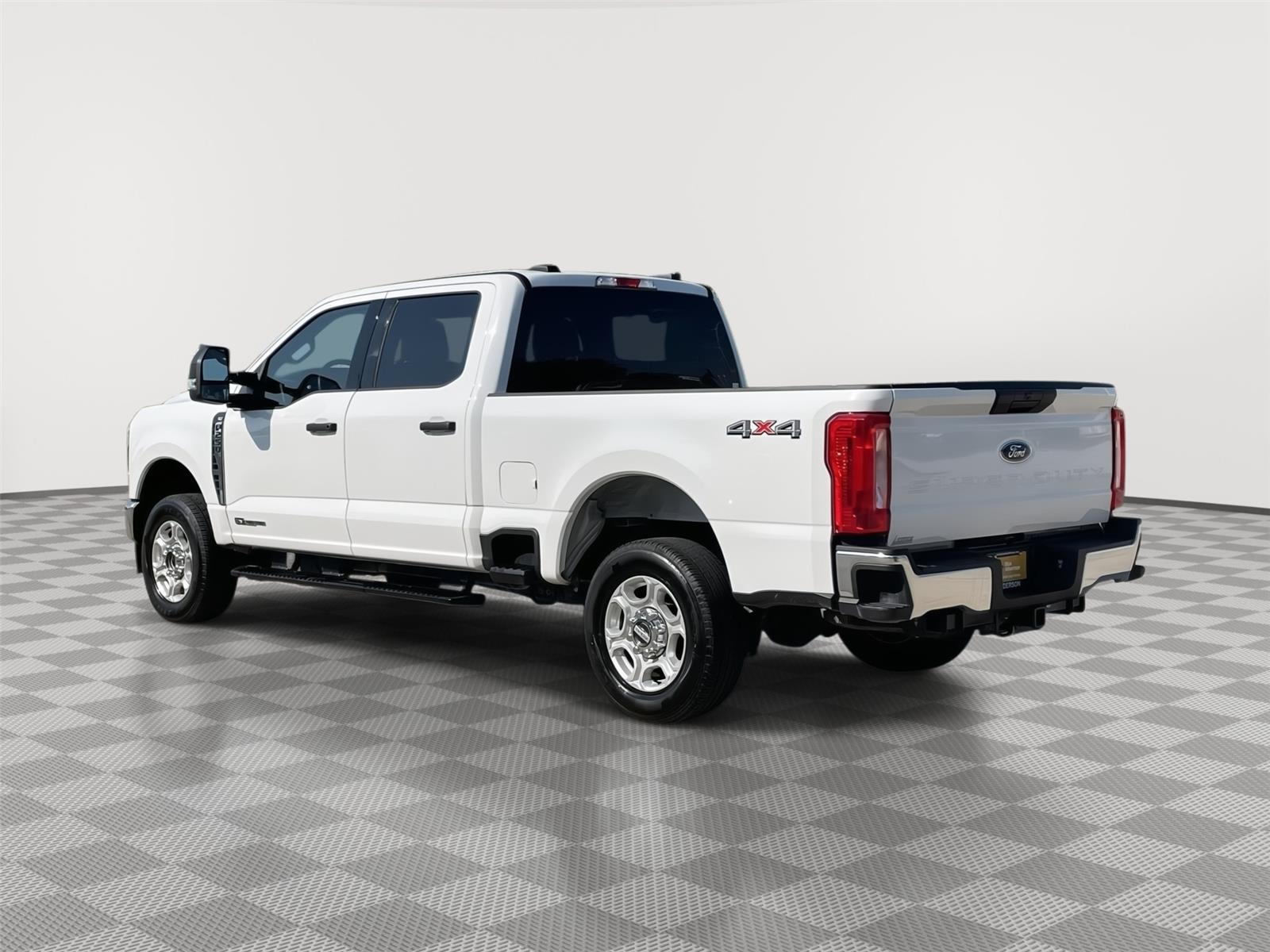 Vehicle photo 9