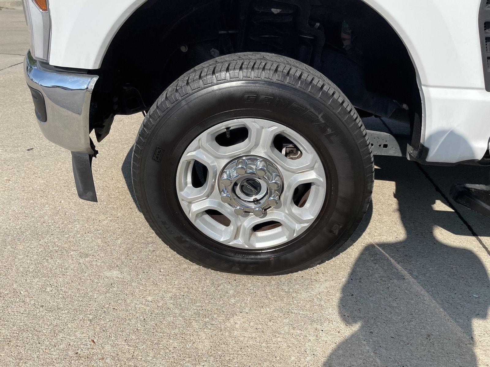 Vehicle photo 10