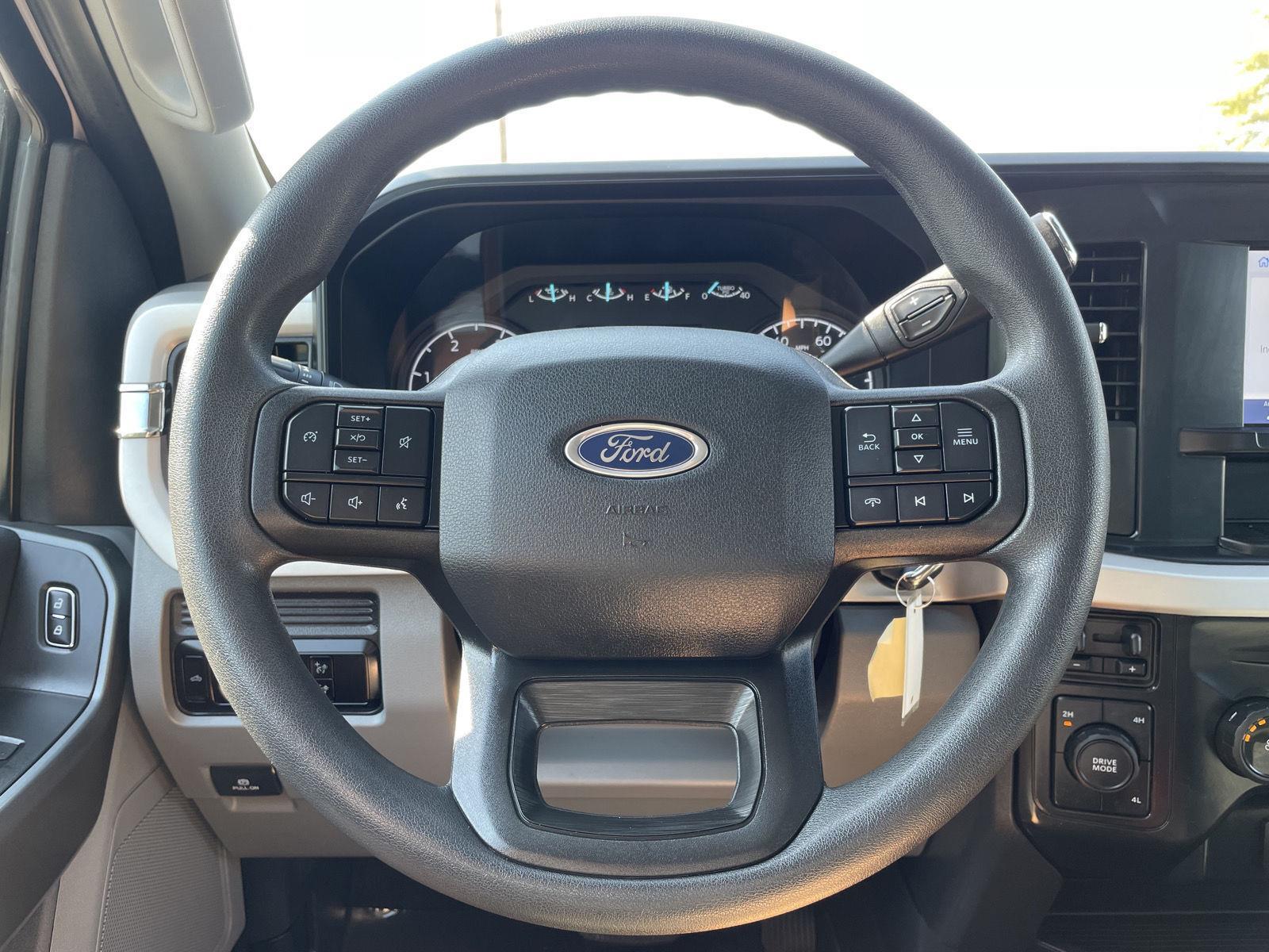 Vehicle photo 12
