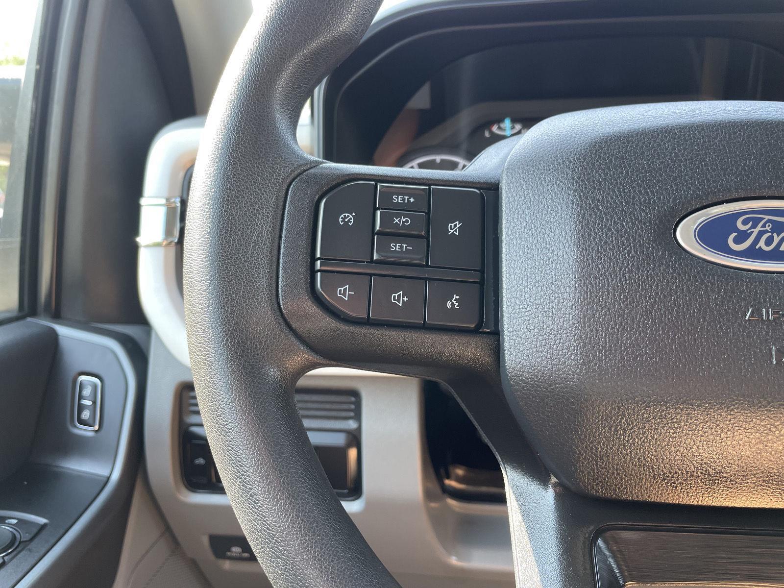 Vehicle photo 13