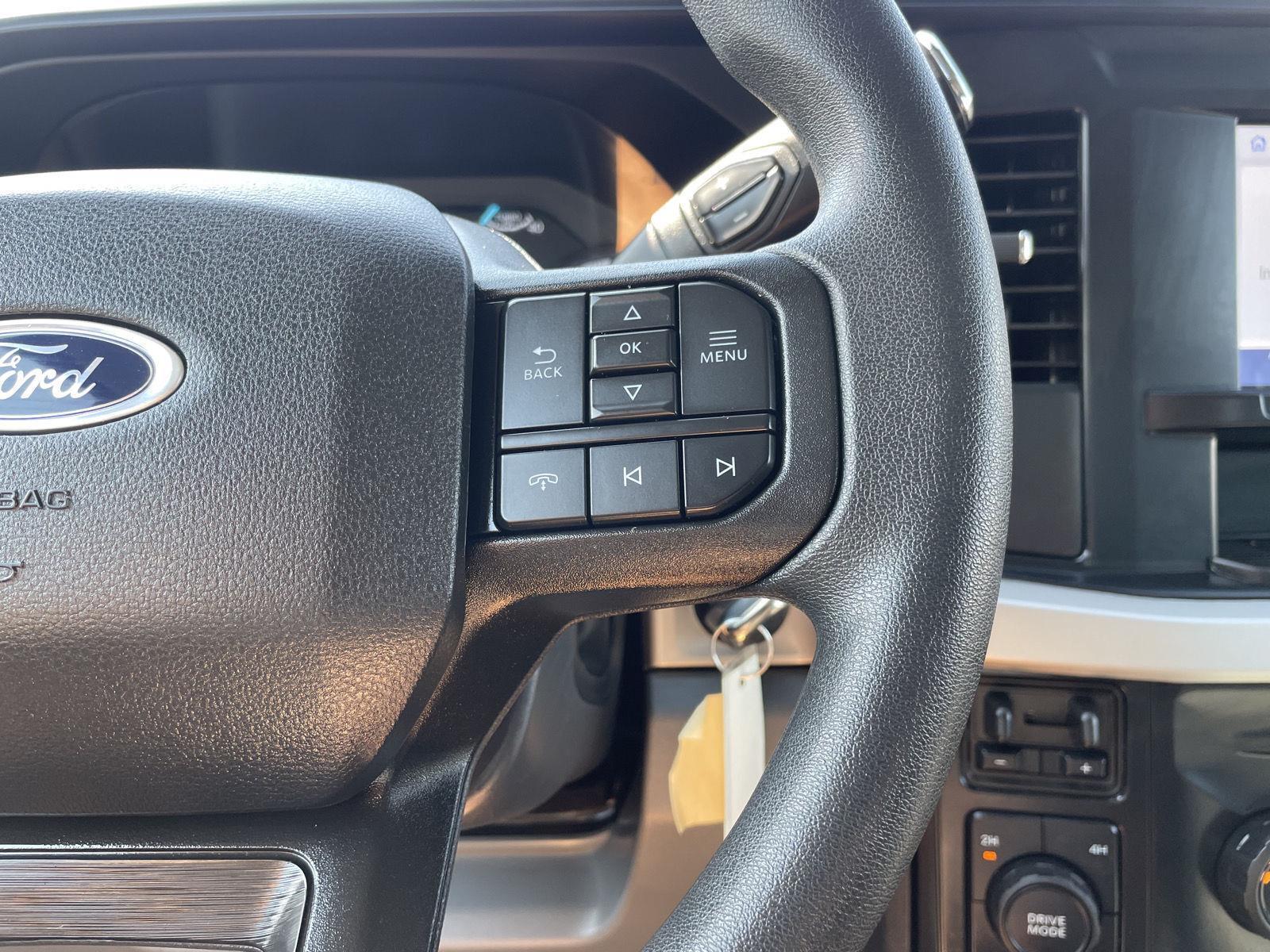 Vehicle photo 14
