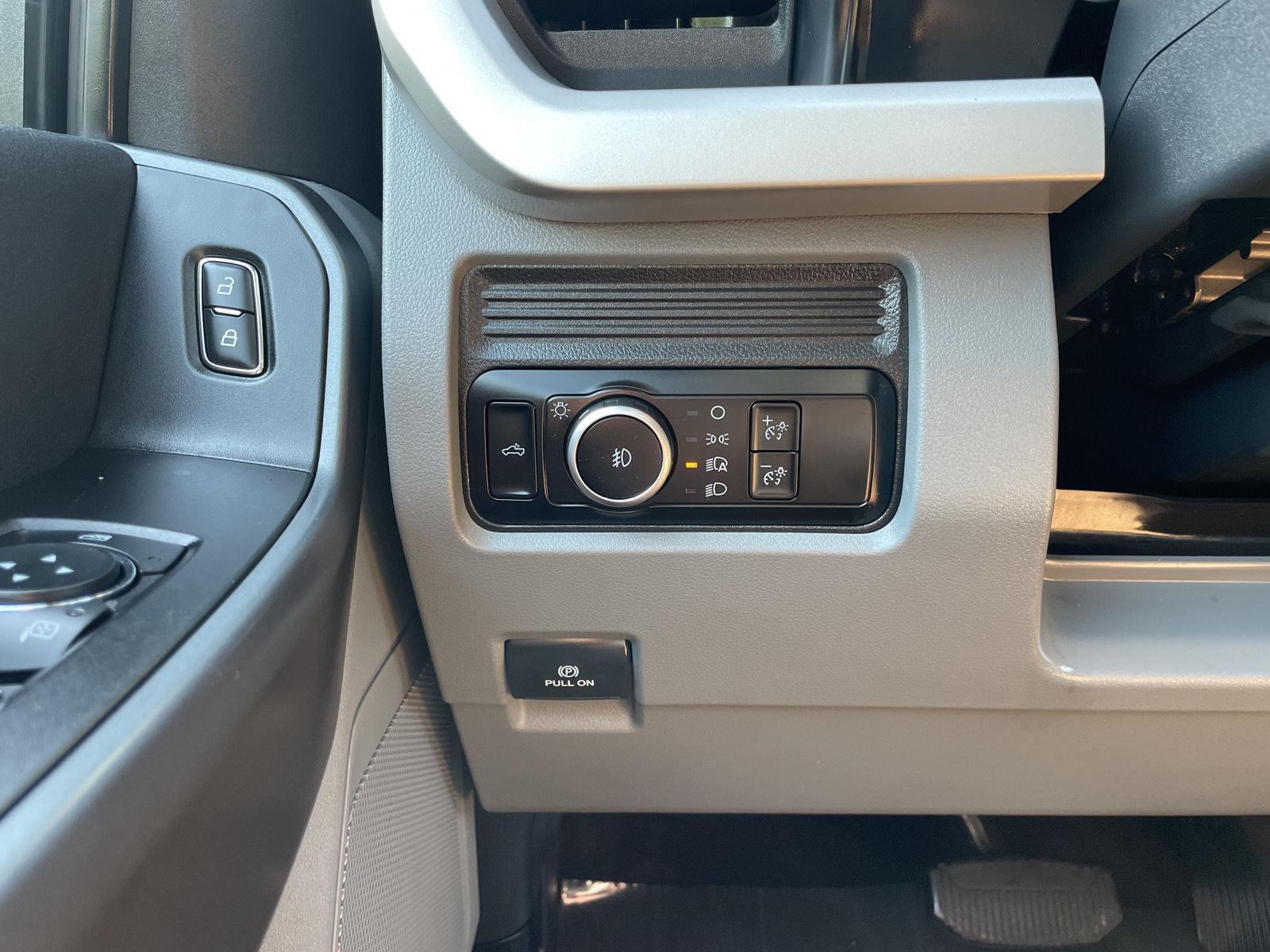 Vehicle photo 16