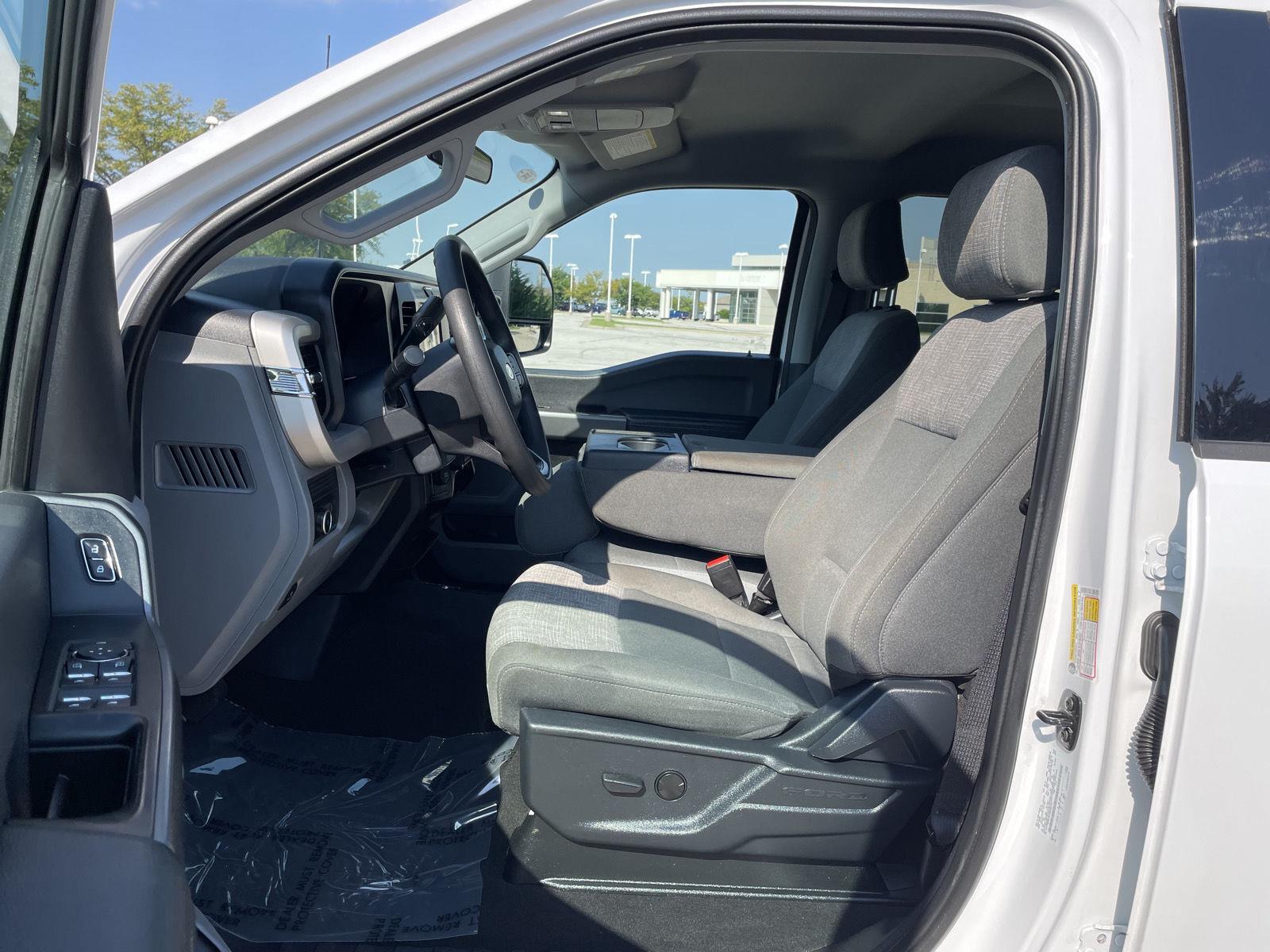 Vehicle photo 17