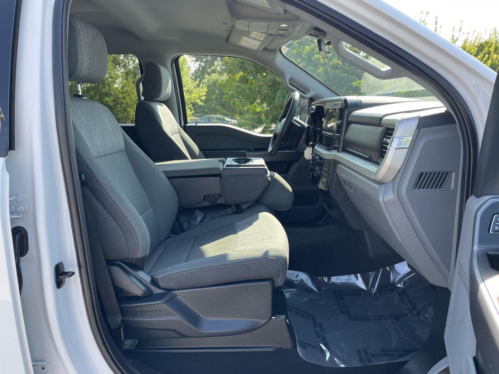 Vehicle photo 19