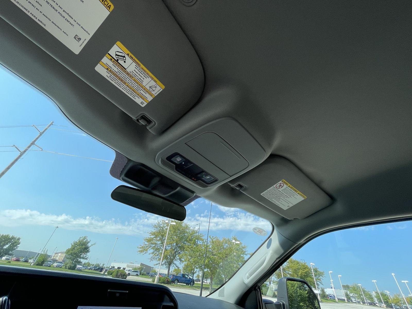 Vehicle photo 21