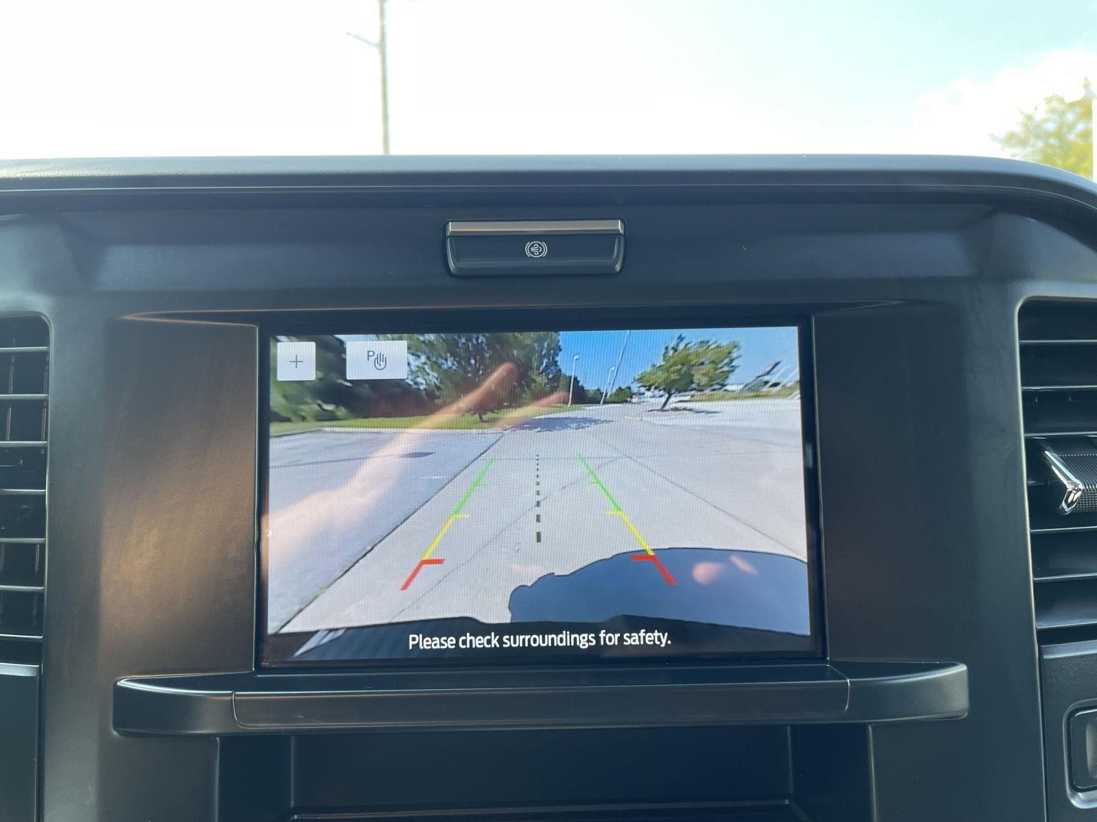 Vehicle photo 23