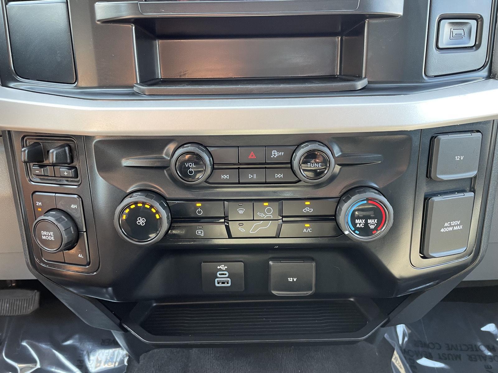 Vehicle photo 24