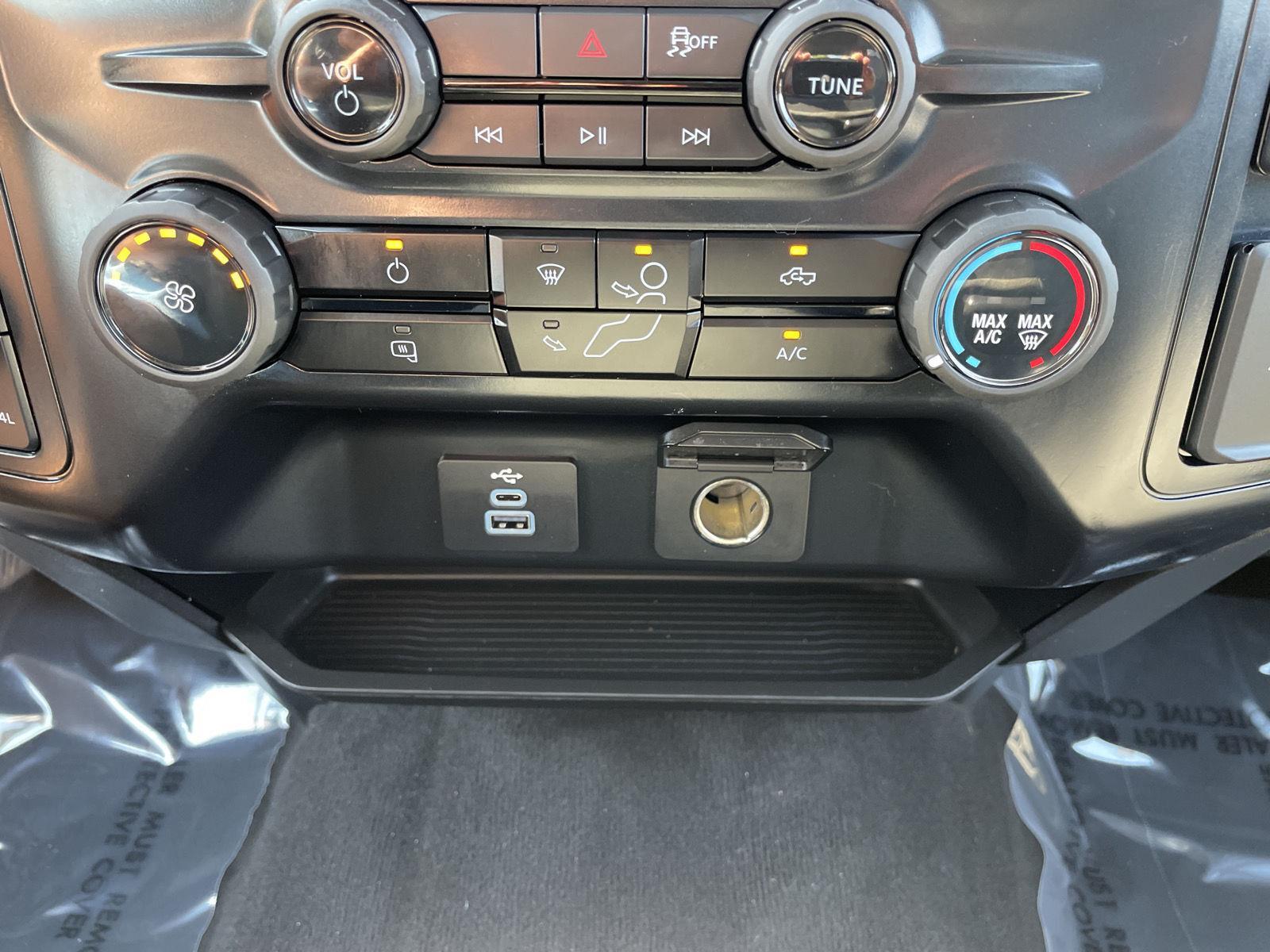 Vehicle photo 25