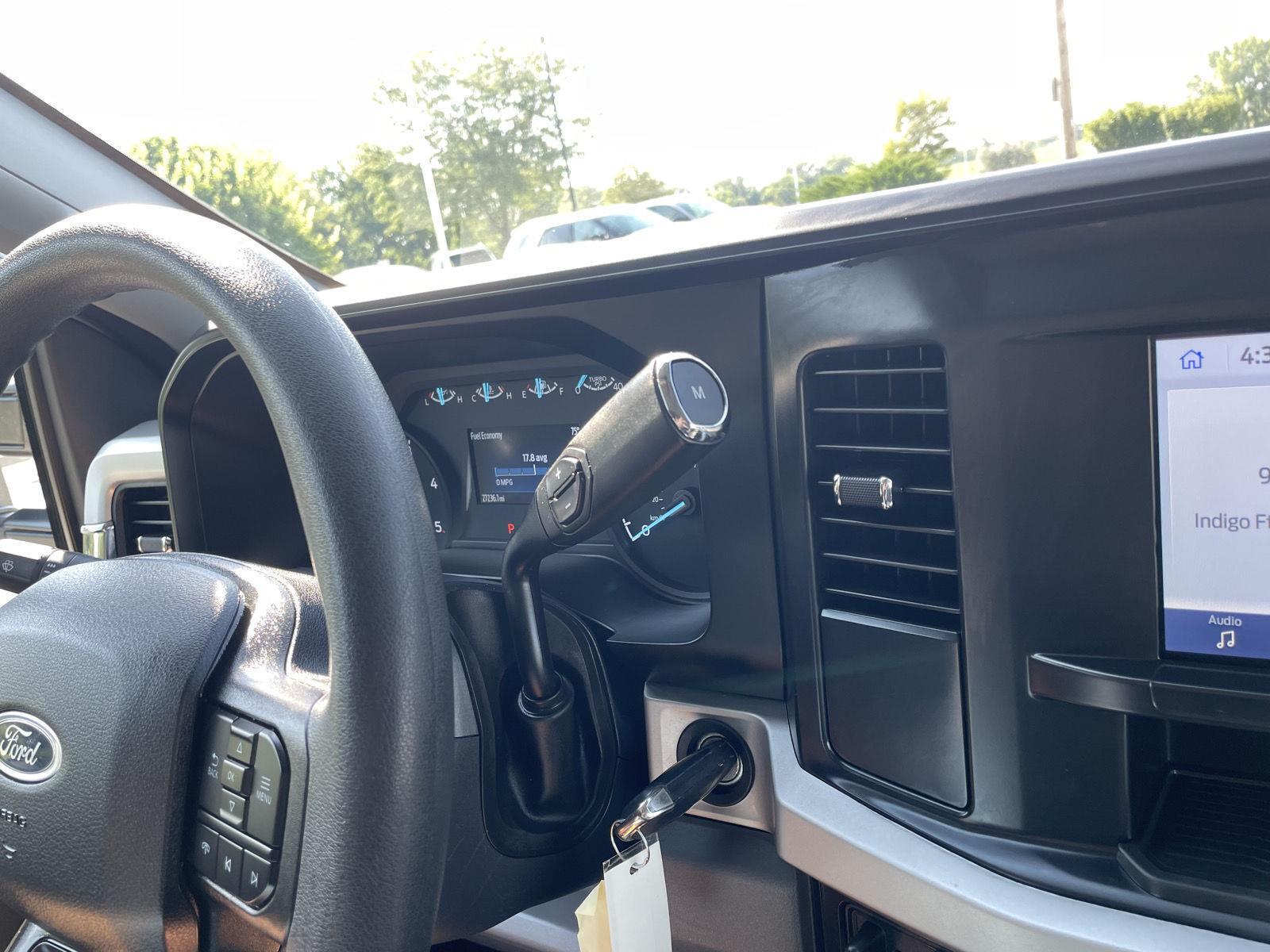 Vehicle photo 29
