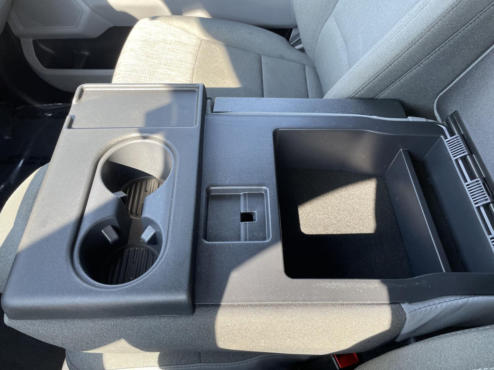 Vehicle photo 30