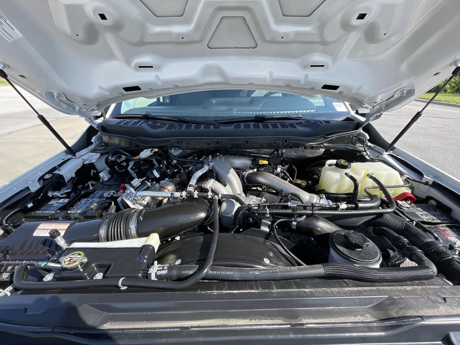 Vehicle photo 33