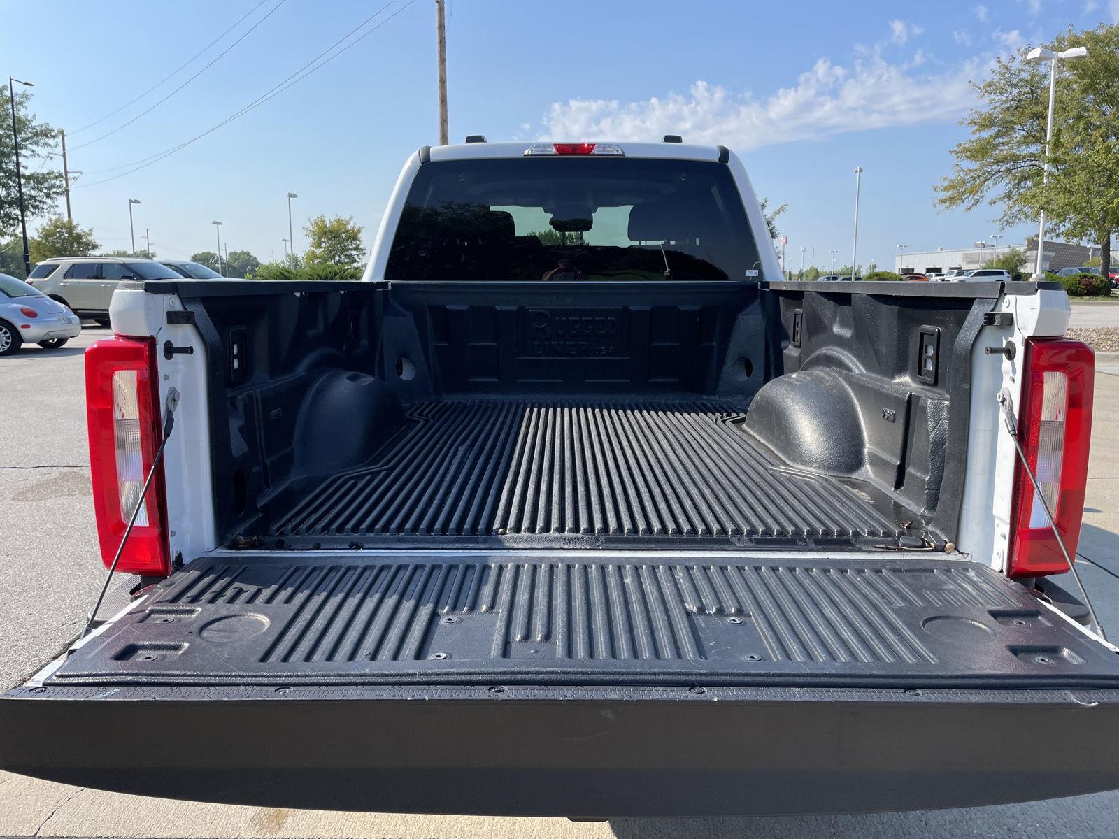 Vehicle photo 34