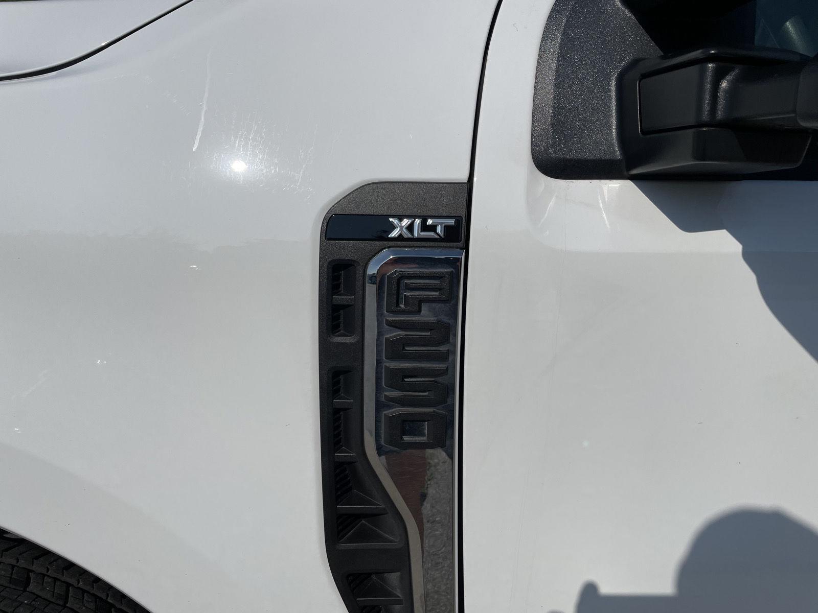 Vehicle photo 36
