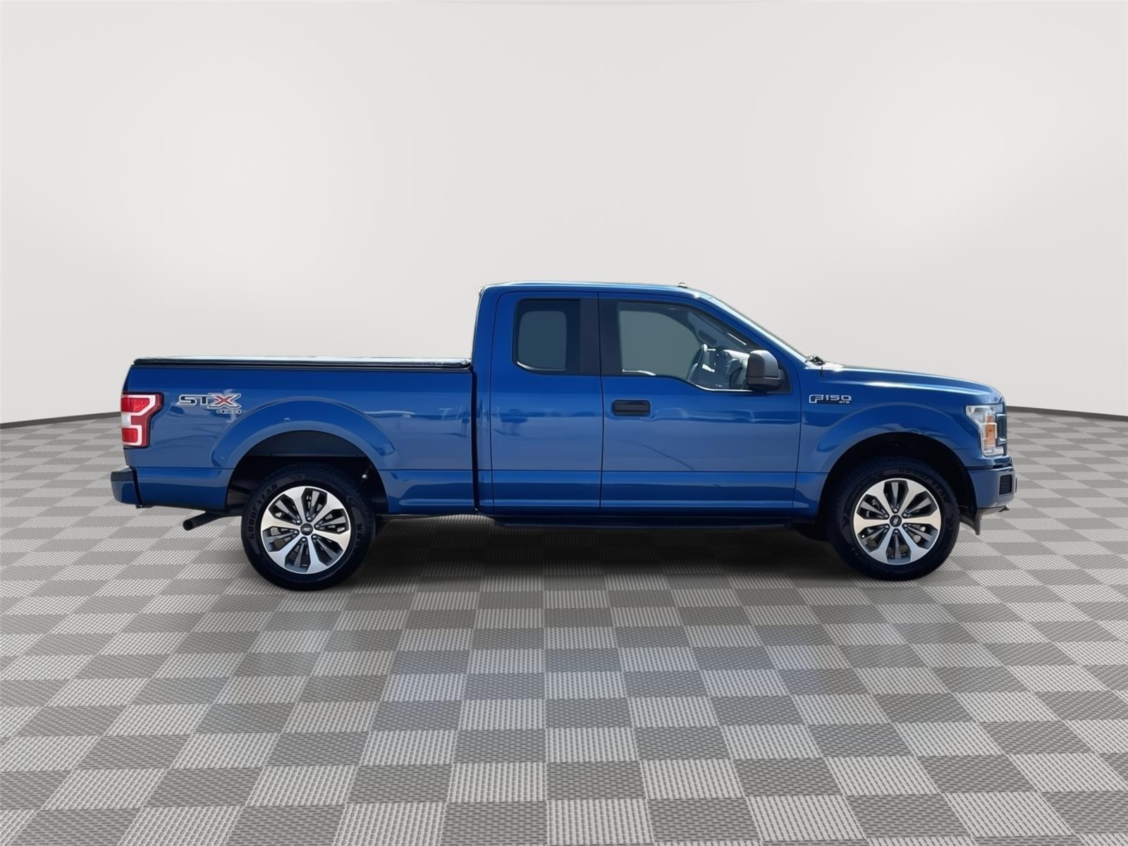 Vehicle photo 6