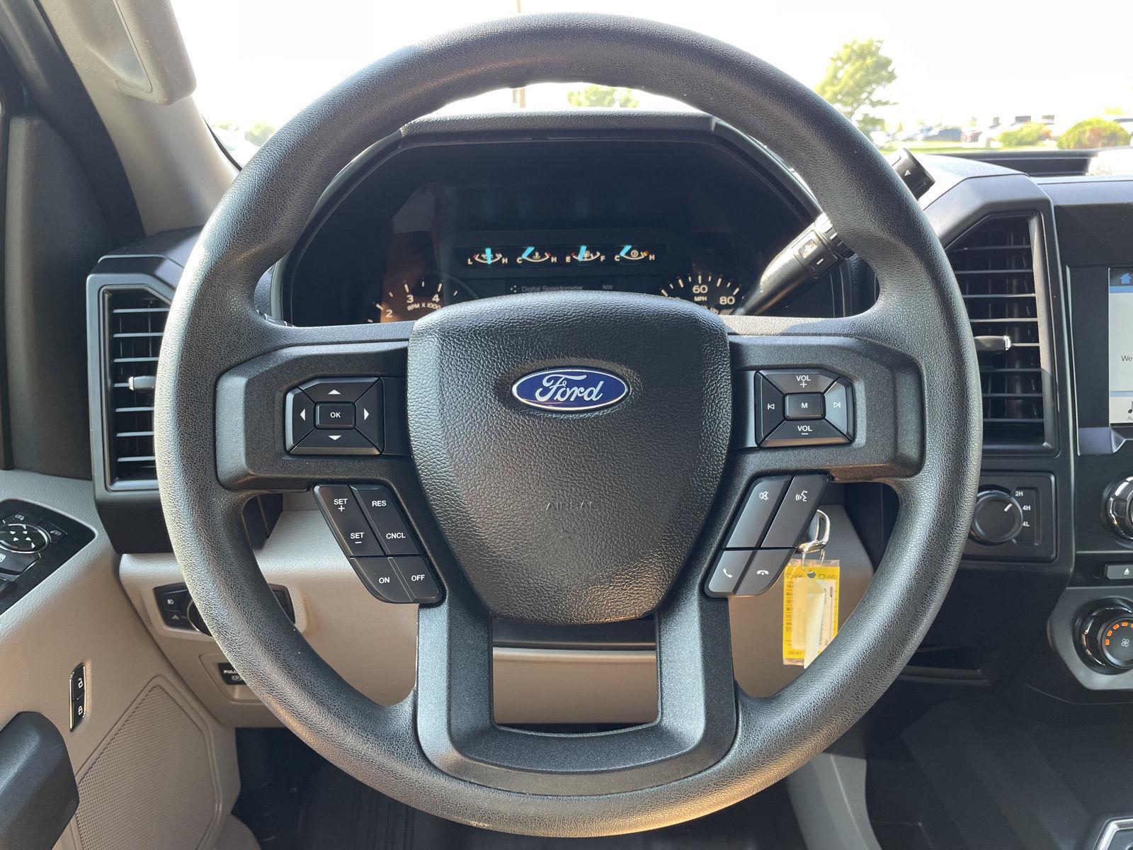 Vehicle photo 12