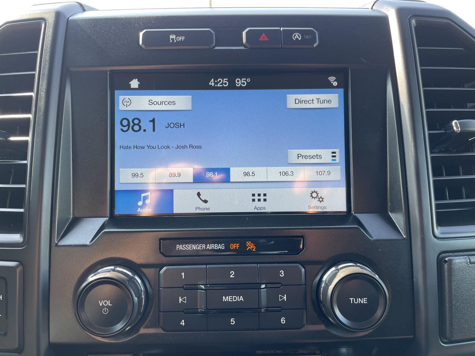 Vehicle photo 24