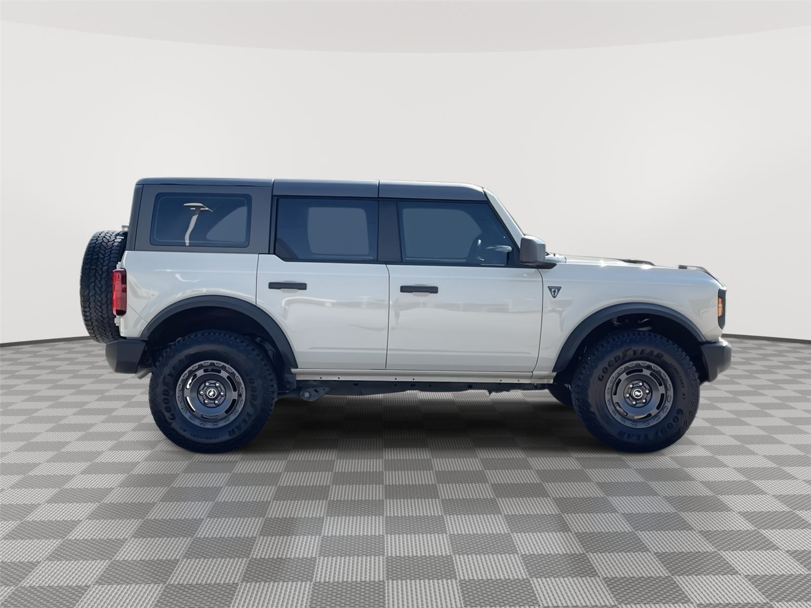 Vehicle photo 6