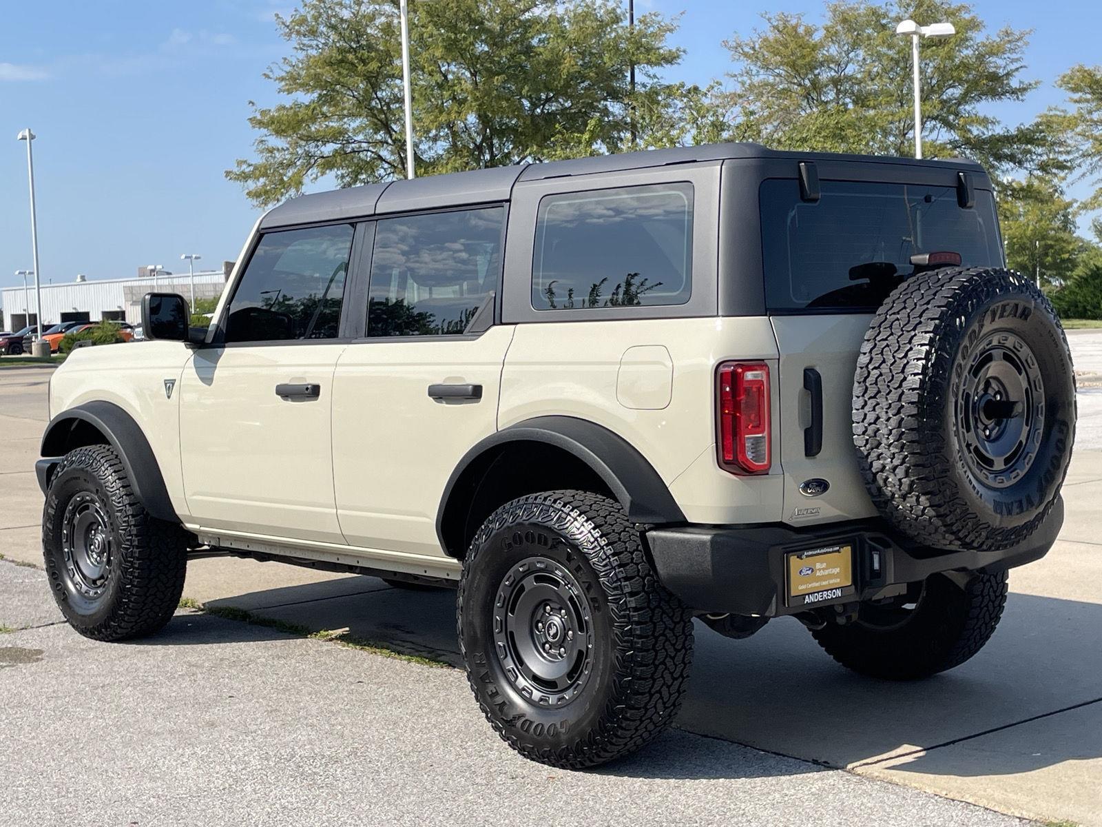 Vehicle photo 9