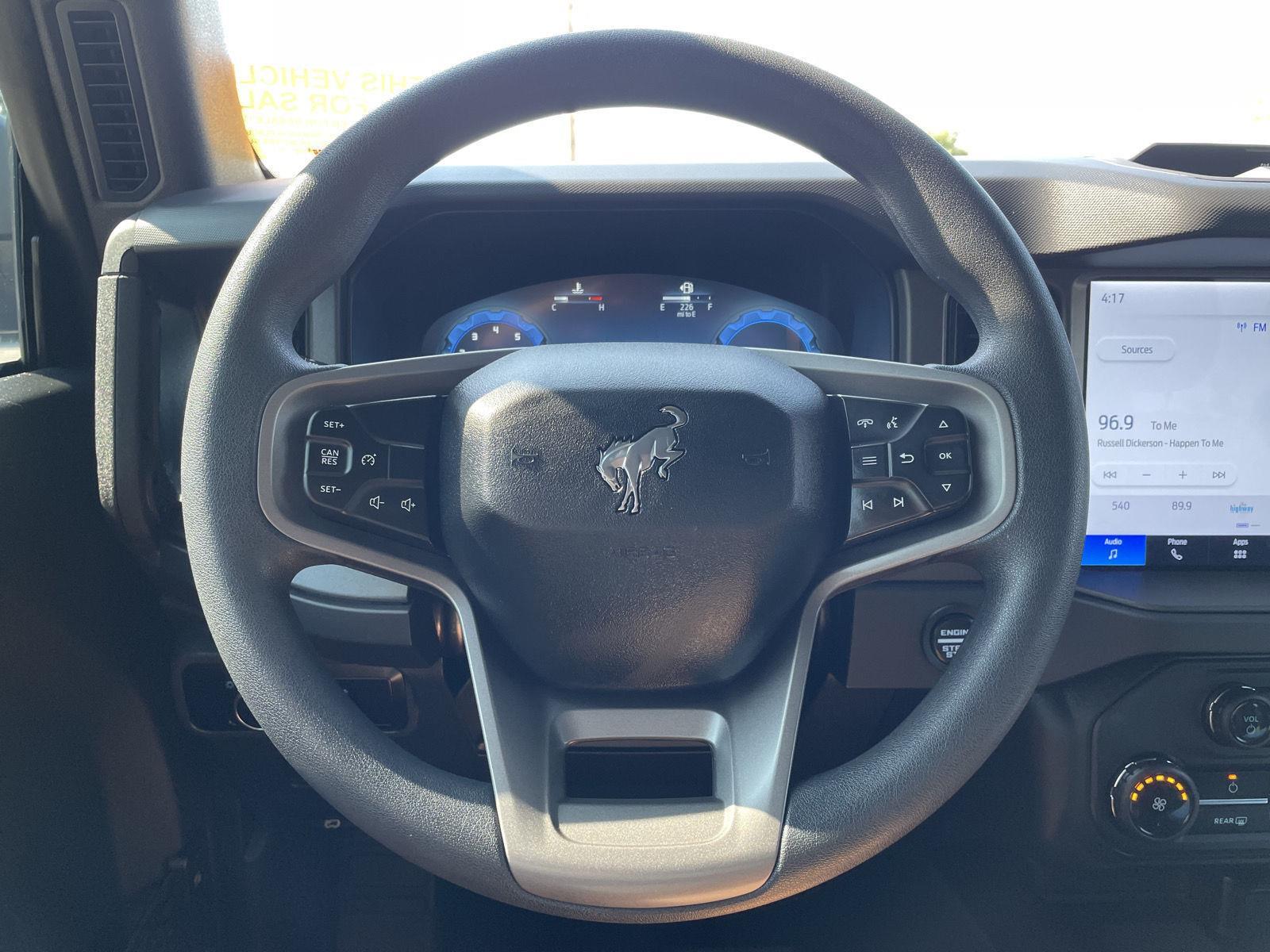 Vehicle photo 12