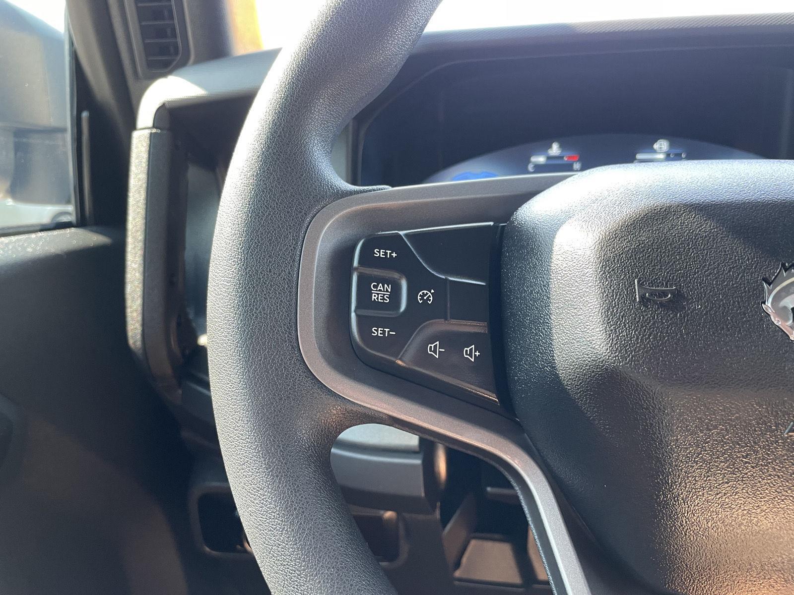 Vehicle photo 13