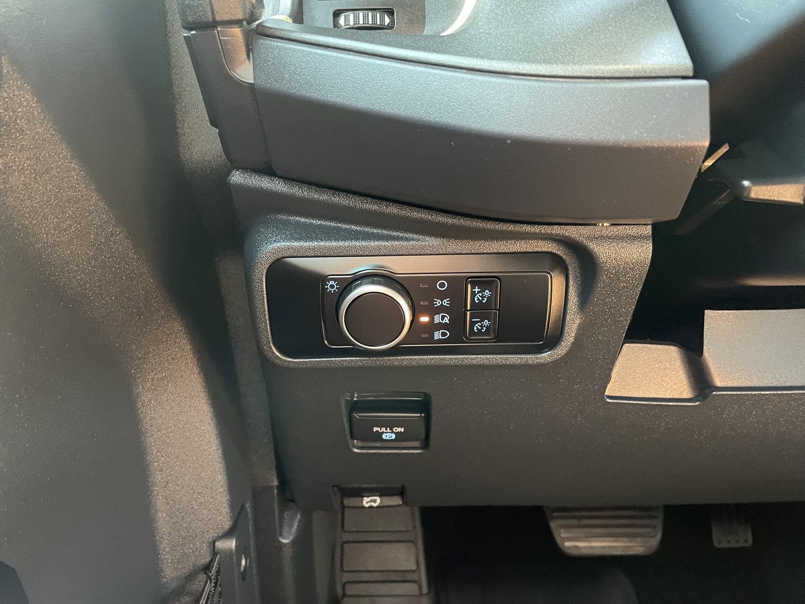Vehicle photo 16