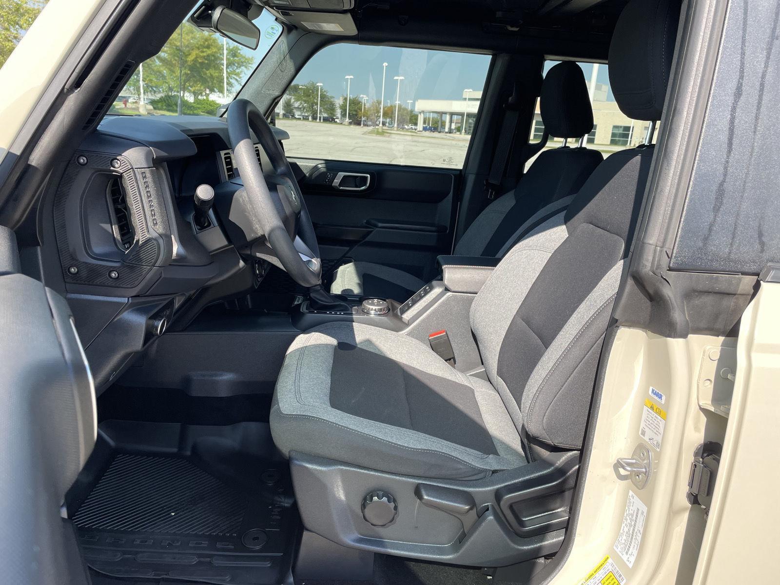 Vehicle photo 17