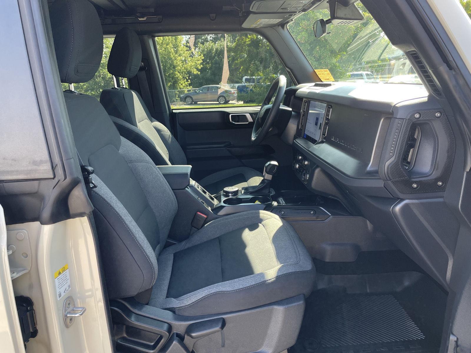Vehicle photo 19