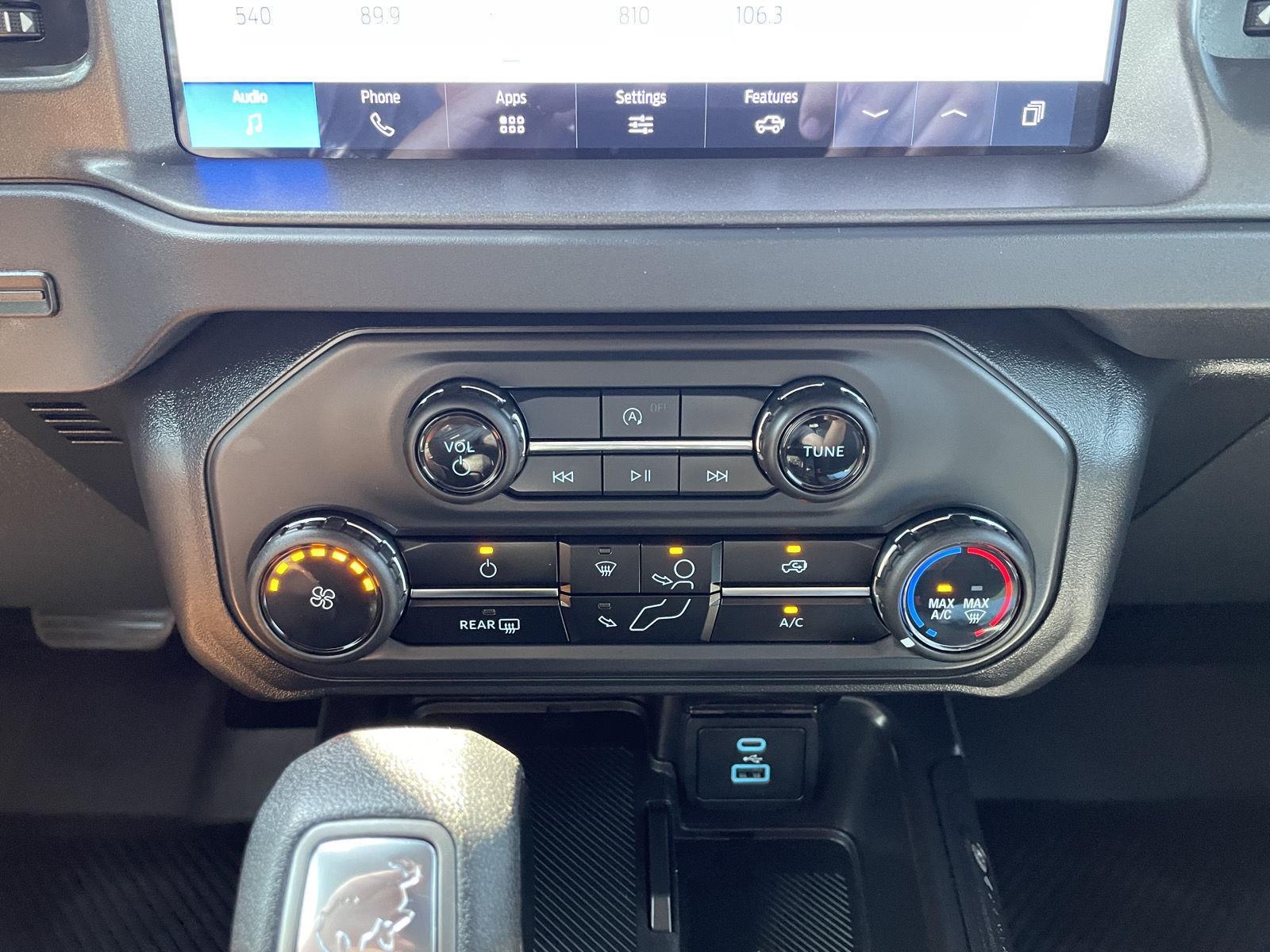 Vehicle photo 25
