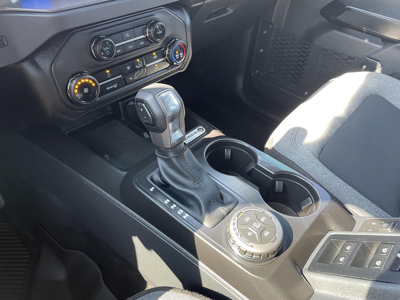 Vehicle photo 27