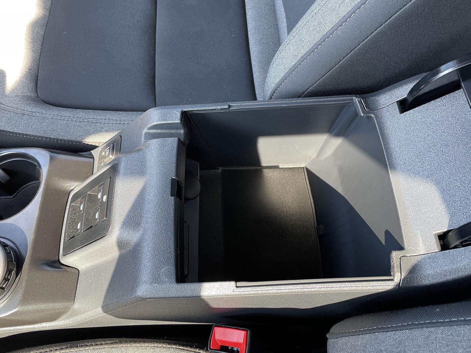 Vehicle photo 28