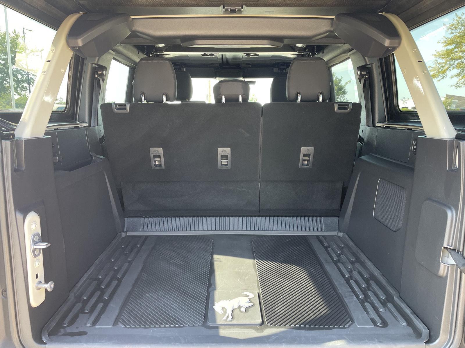 Vehicle photo 32