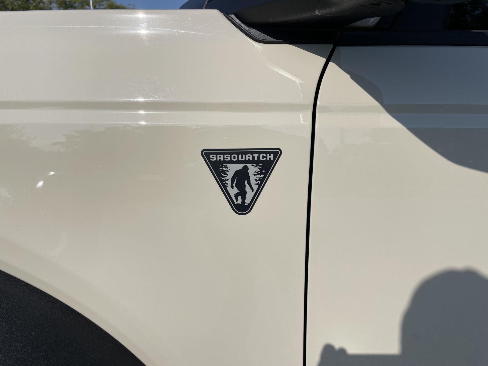 Vehicle photo 33