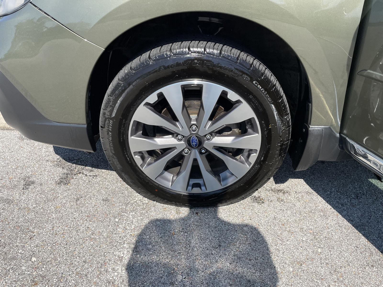 Vehicle photo 10