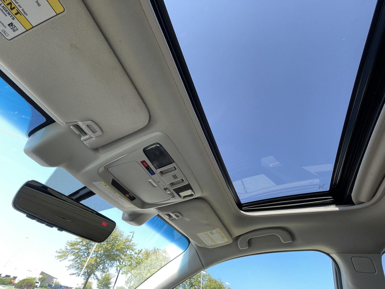 Vehicle photo 22