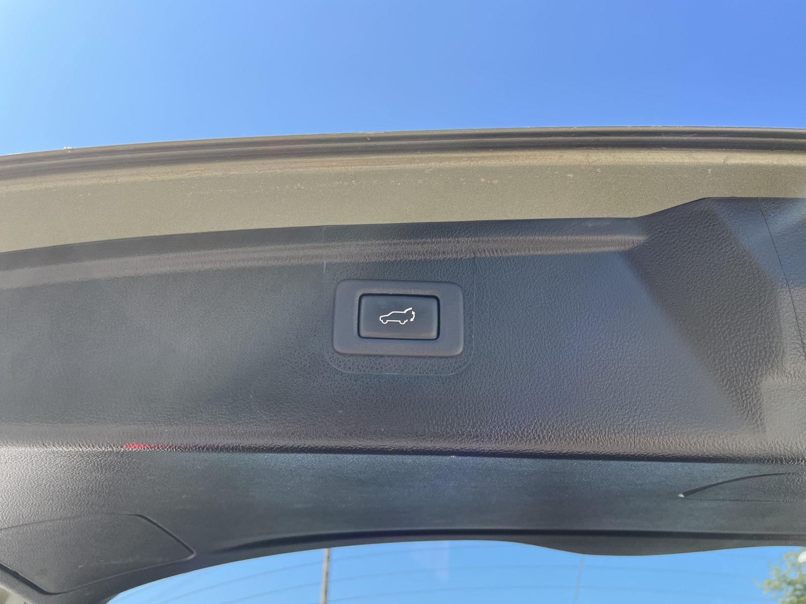 Vehicle photo 37