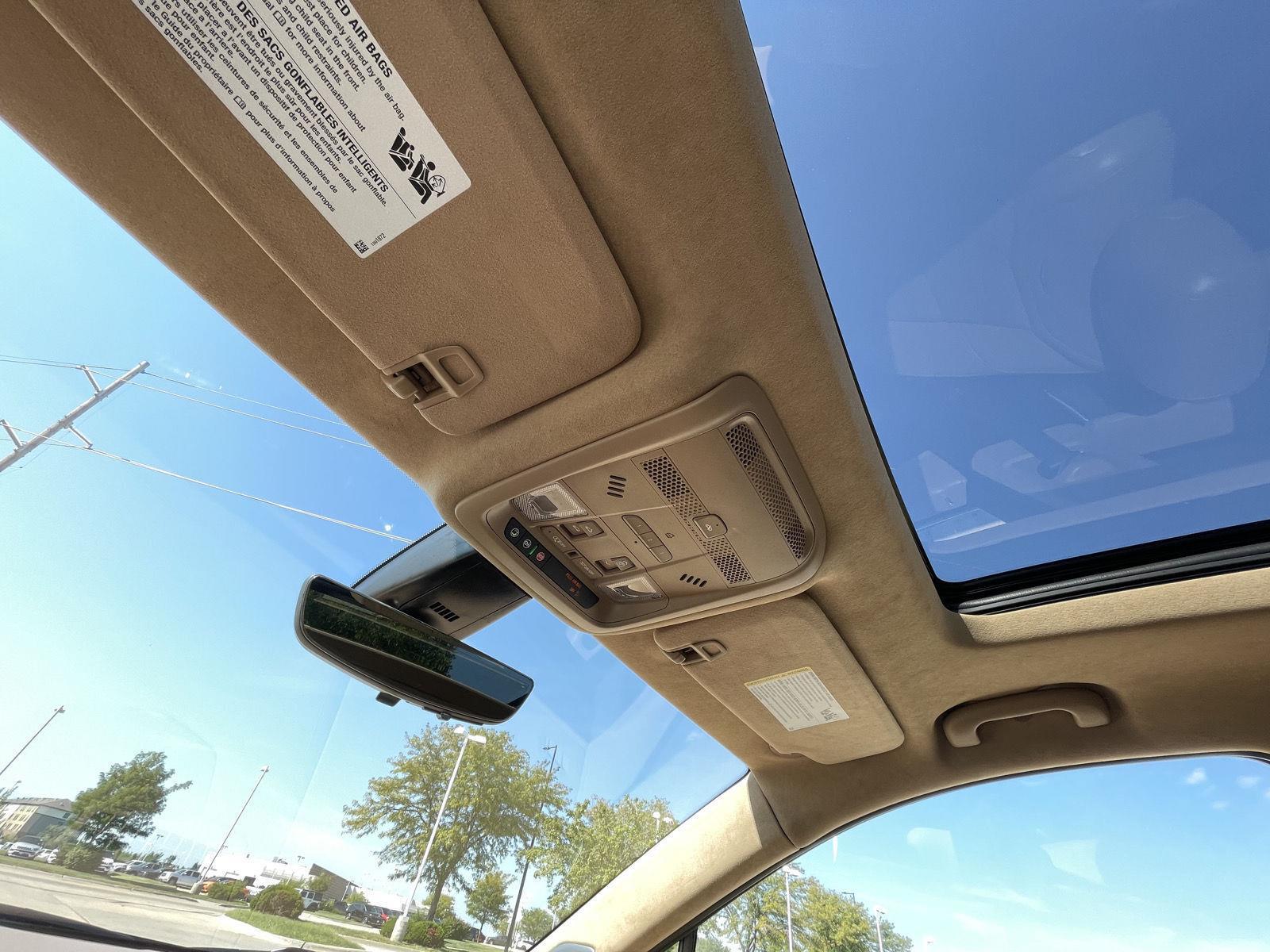 Vehicle photo 23