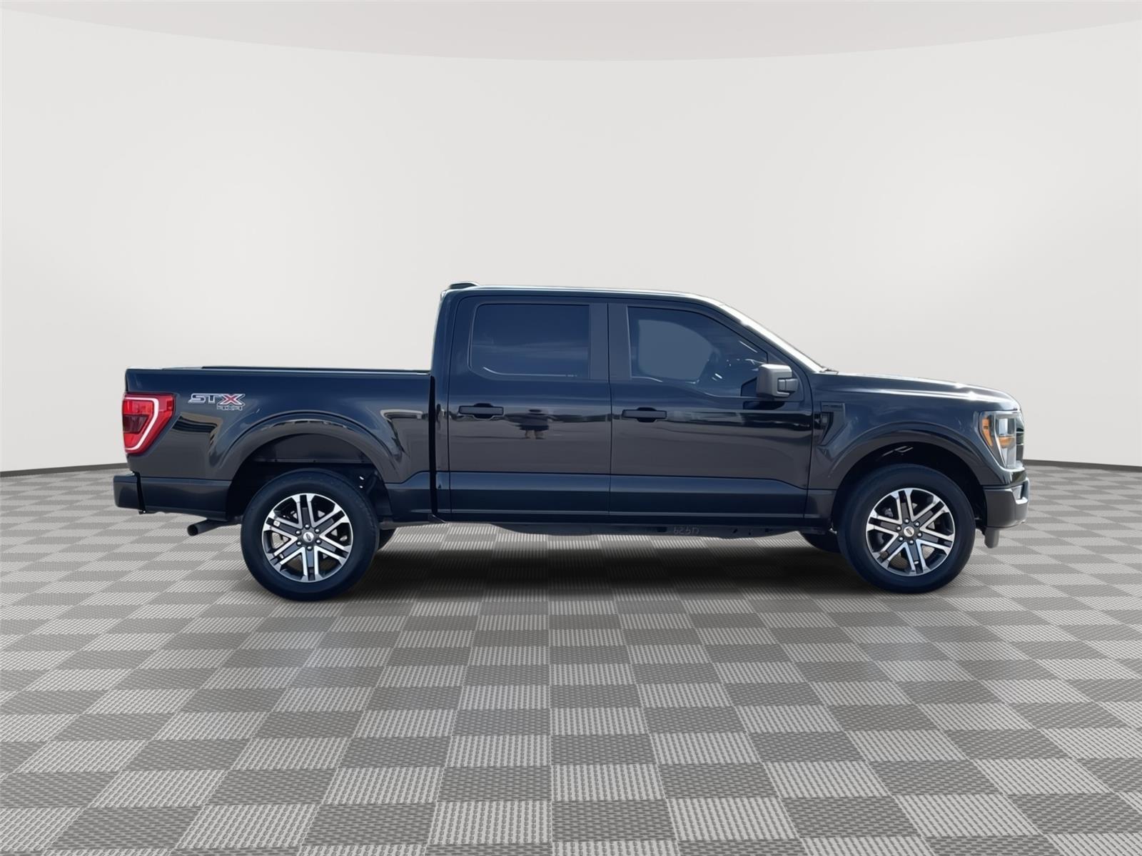 Vehicle photo 6
