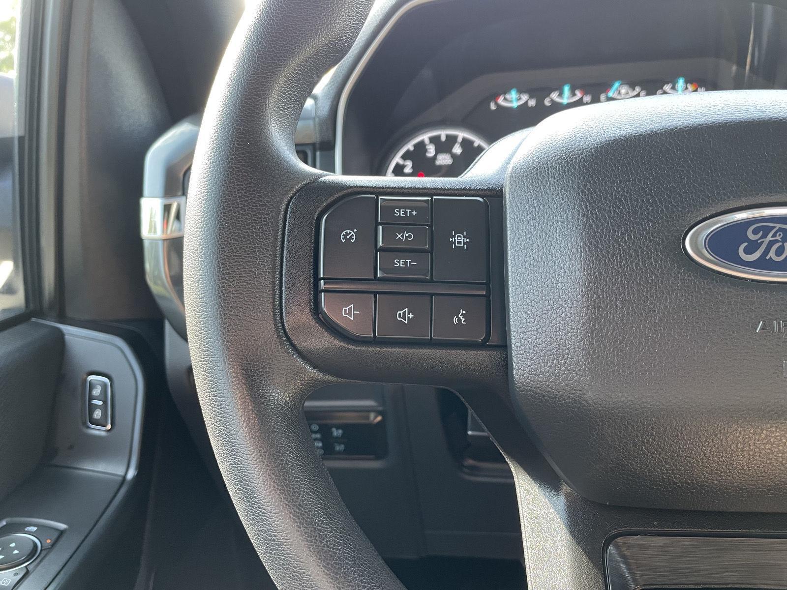 Vehicle photo 12