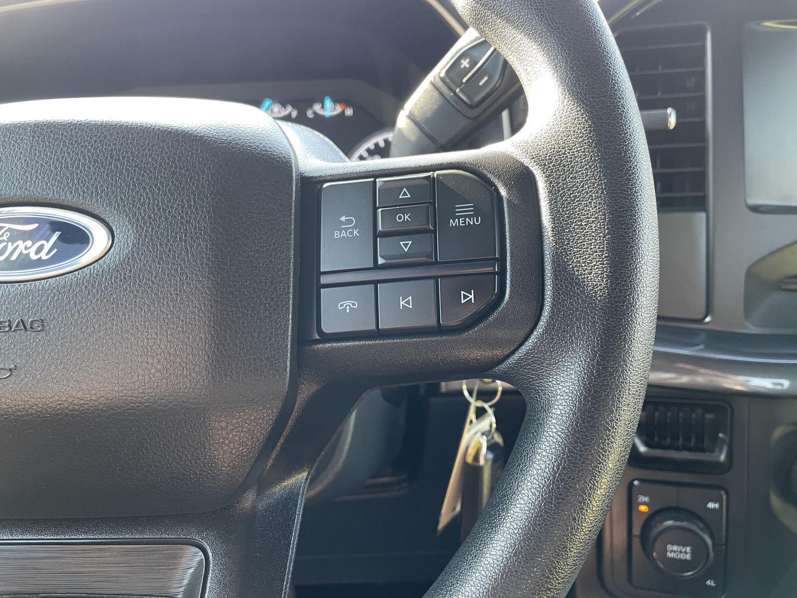 Vehicle photo 13