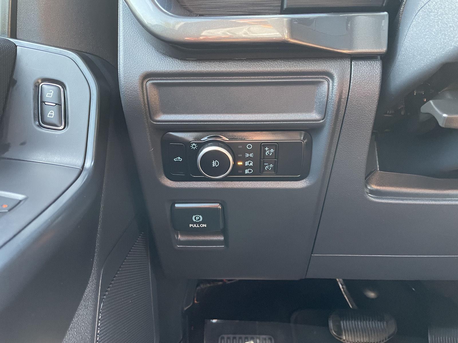 Vehicle photo 15
