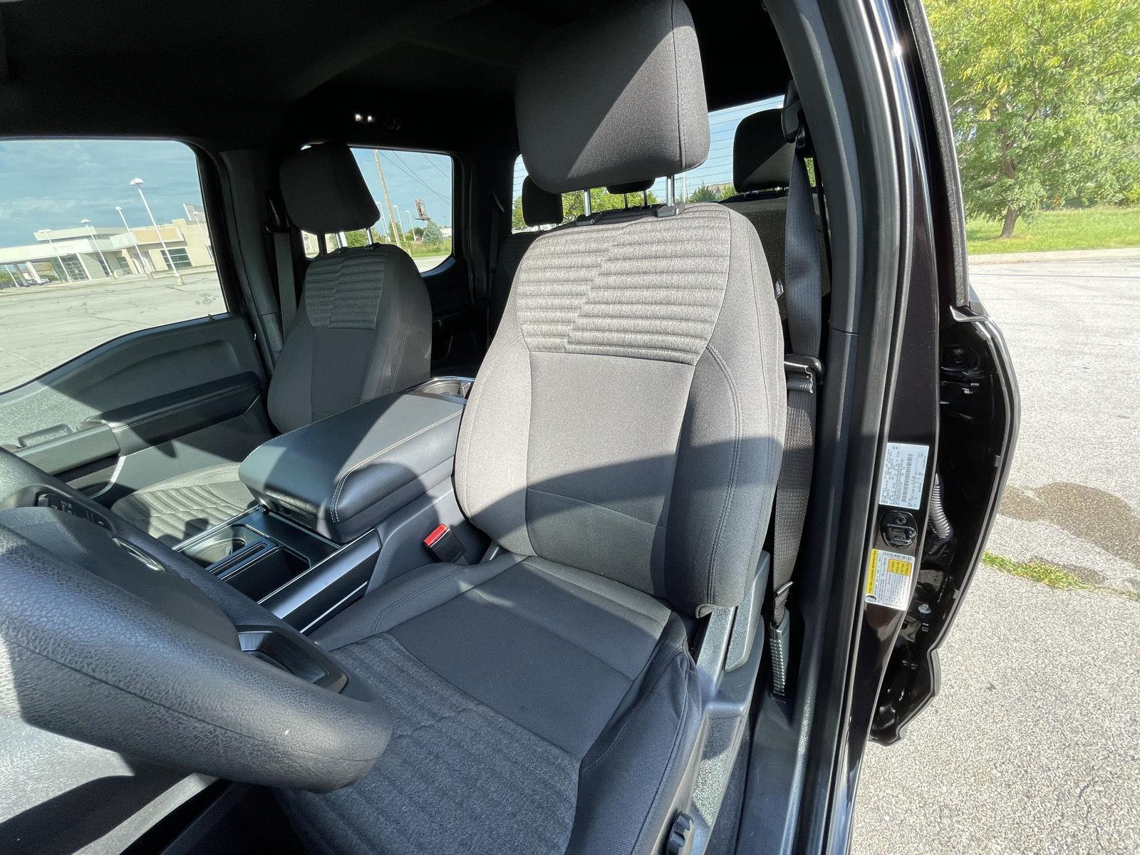 Vehicle photo 17